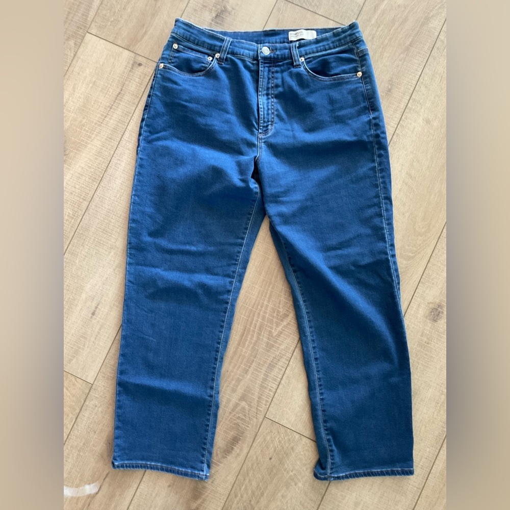 32 Degrees Cool Sweatpant Jeans Women’s Relaxed Fit Size 12 Medium Wash EUC